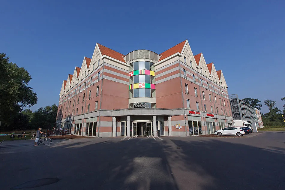 Velotel Brugge 4*, Bruges